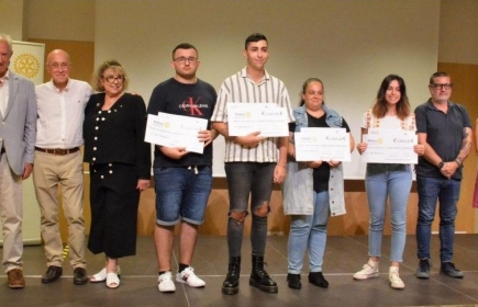 Foto de familia con los alumnos becados